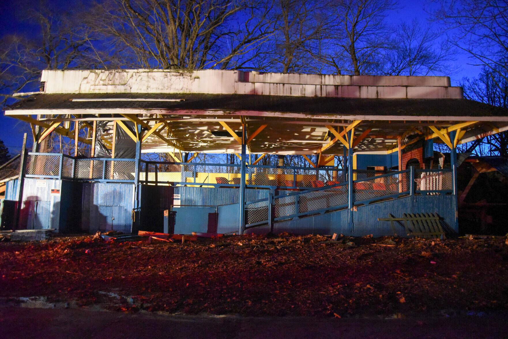 bluestream entrance sans sign.jpg